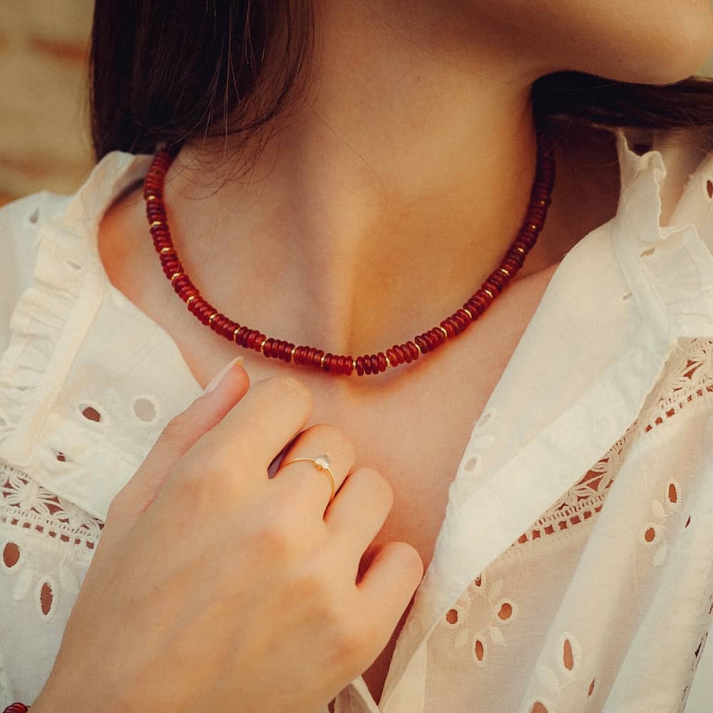 Colliers en pierres sloya