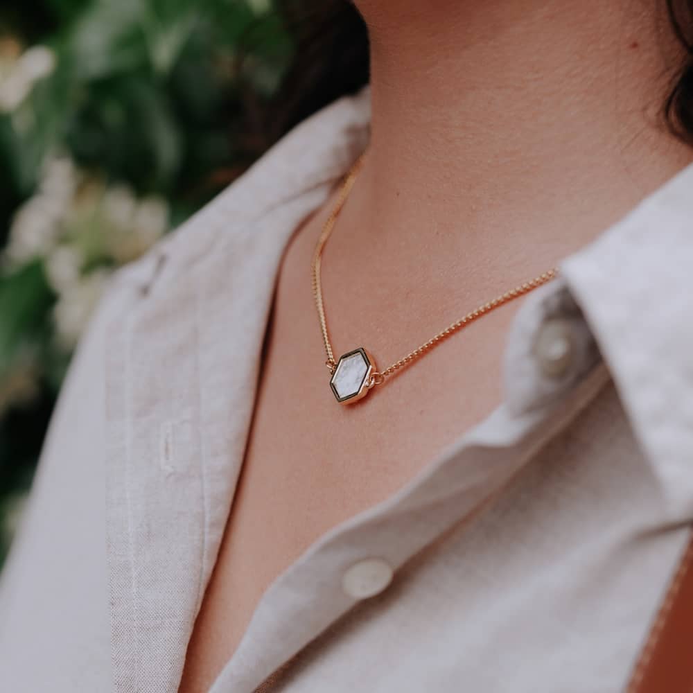 Colliers en pierres sloya