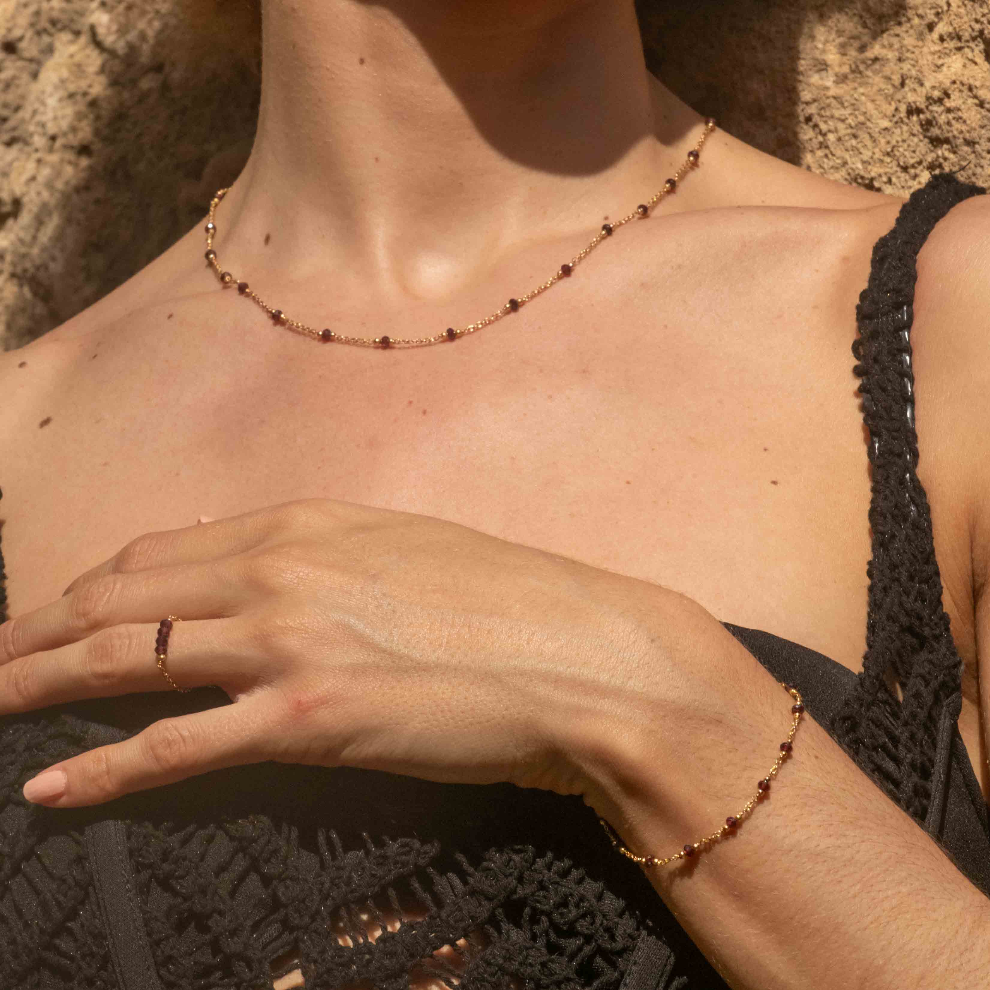 Collier, bracelet et boucles d'oreilles Elyssa en pierres Grenat - SLOYA