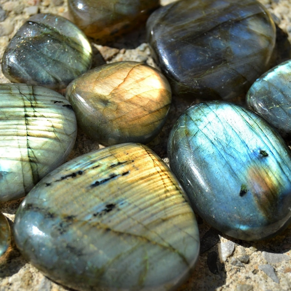 La pierre de Labradorite sloya