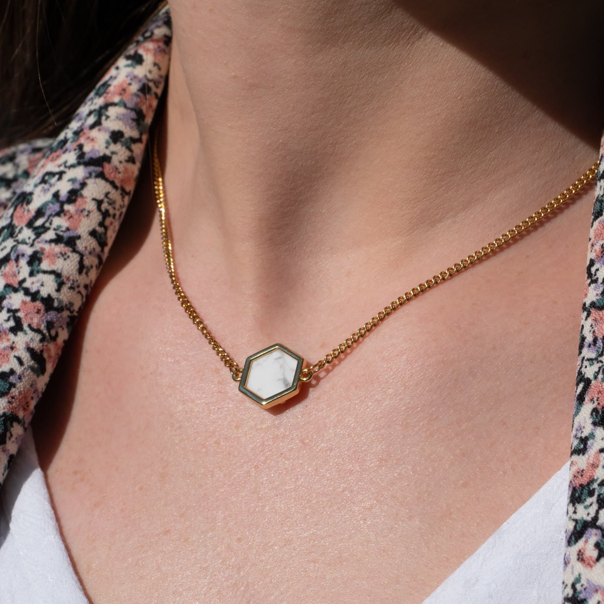 Collier Hexalia en pierres Howlite - SLOYA