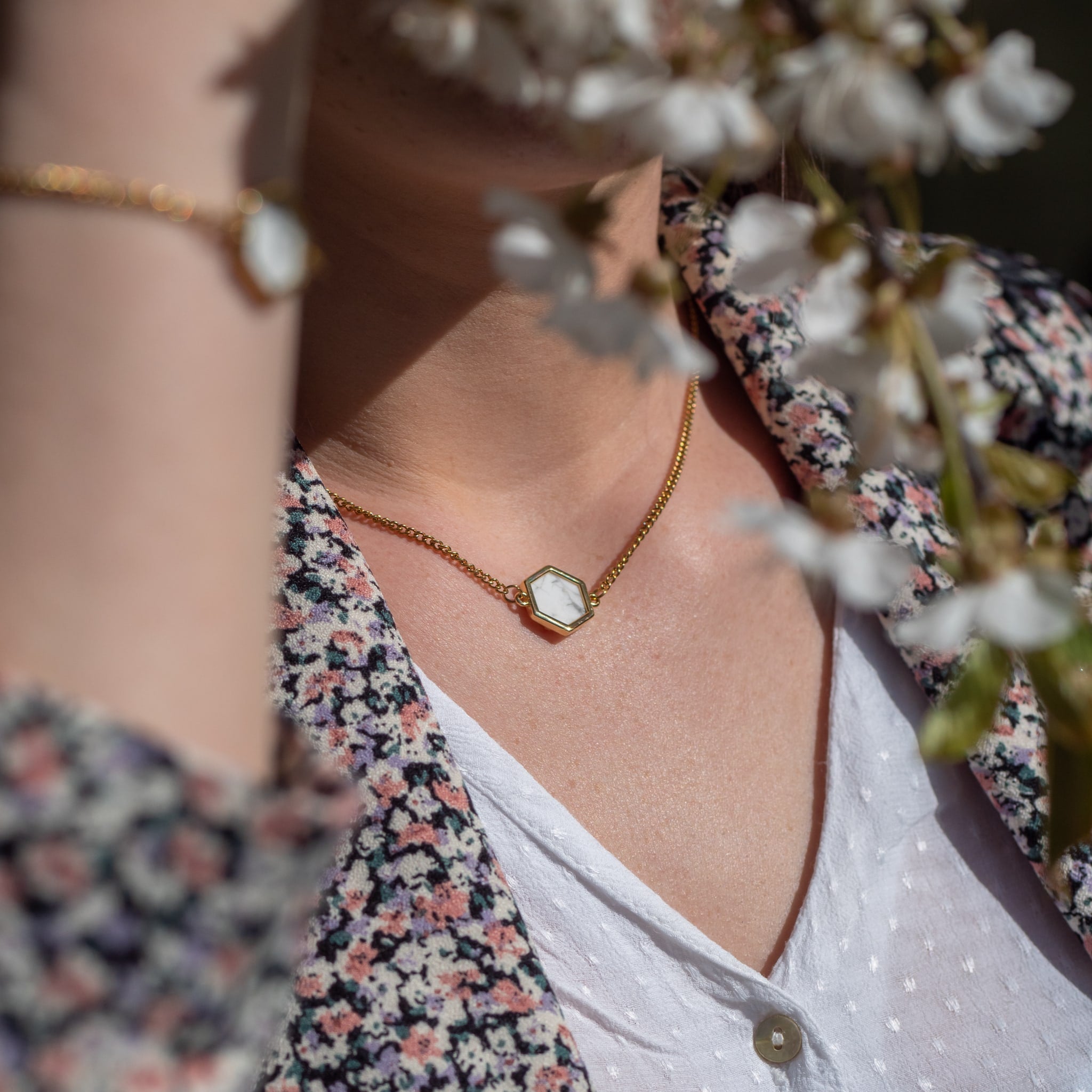 Collier Hexalia en pierres Howlite - SLOYA